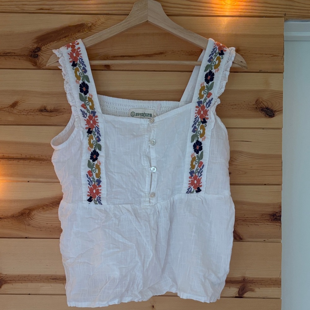 Aventura White Sleeveless Top with Floral Embroidery